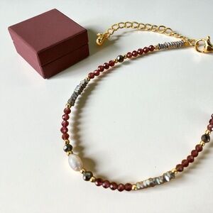 Garnet and pearl bracelet